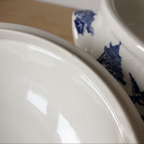 Vintage Churchill England Blue Willow Covered Casserole Serving Dish with Lid - Picture 12 of 13